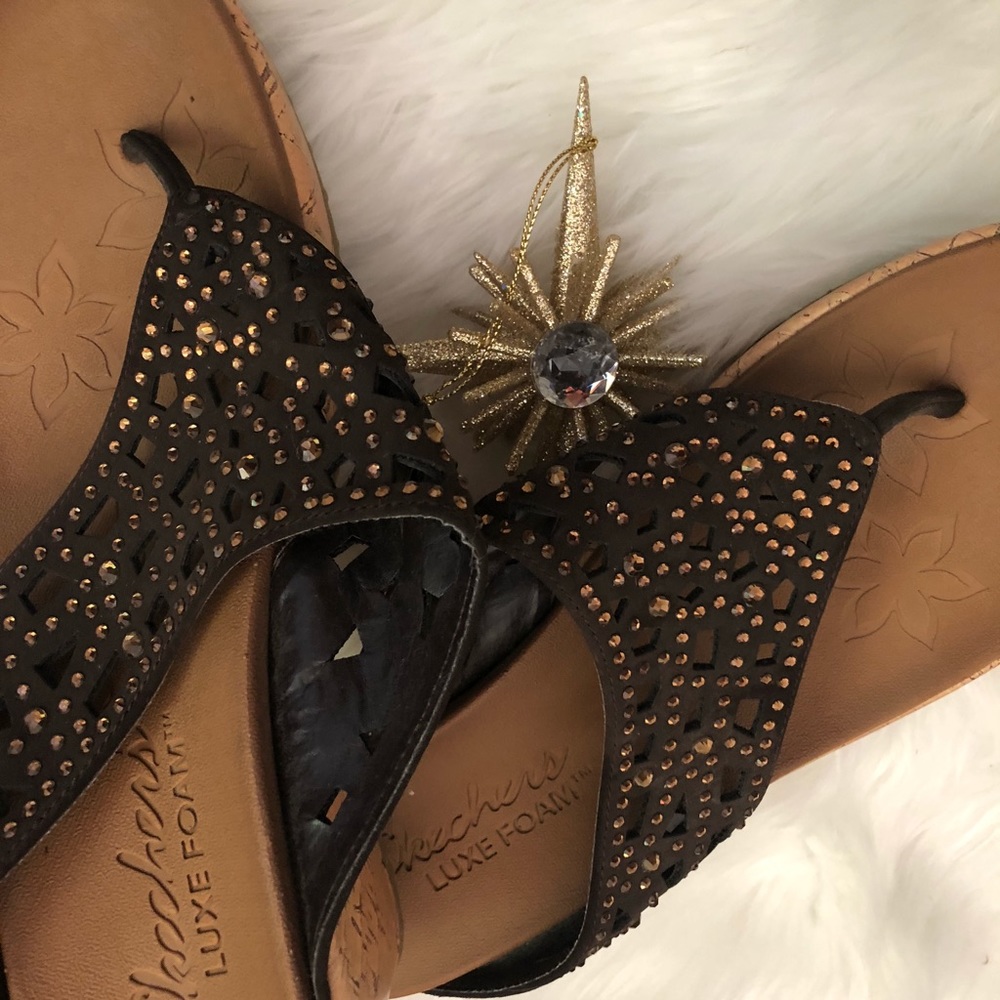 Wedge sandals by Skechers Luxe Form